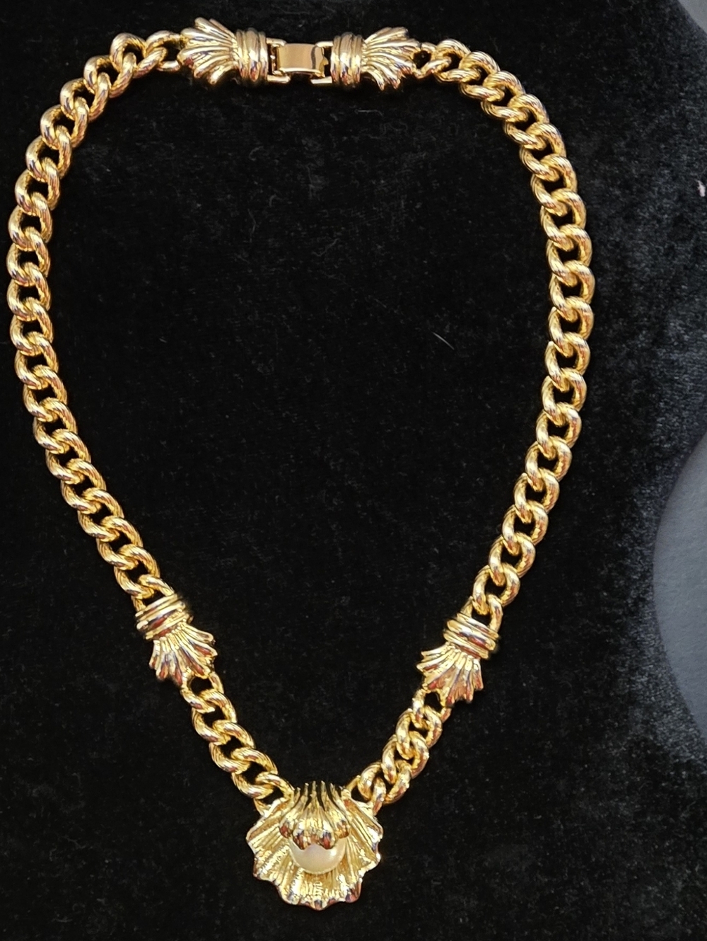 IVANA Oyster Shell Pearl Gold Tone Cuban Link  Pendant Necklace - Picture 4 of 9